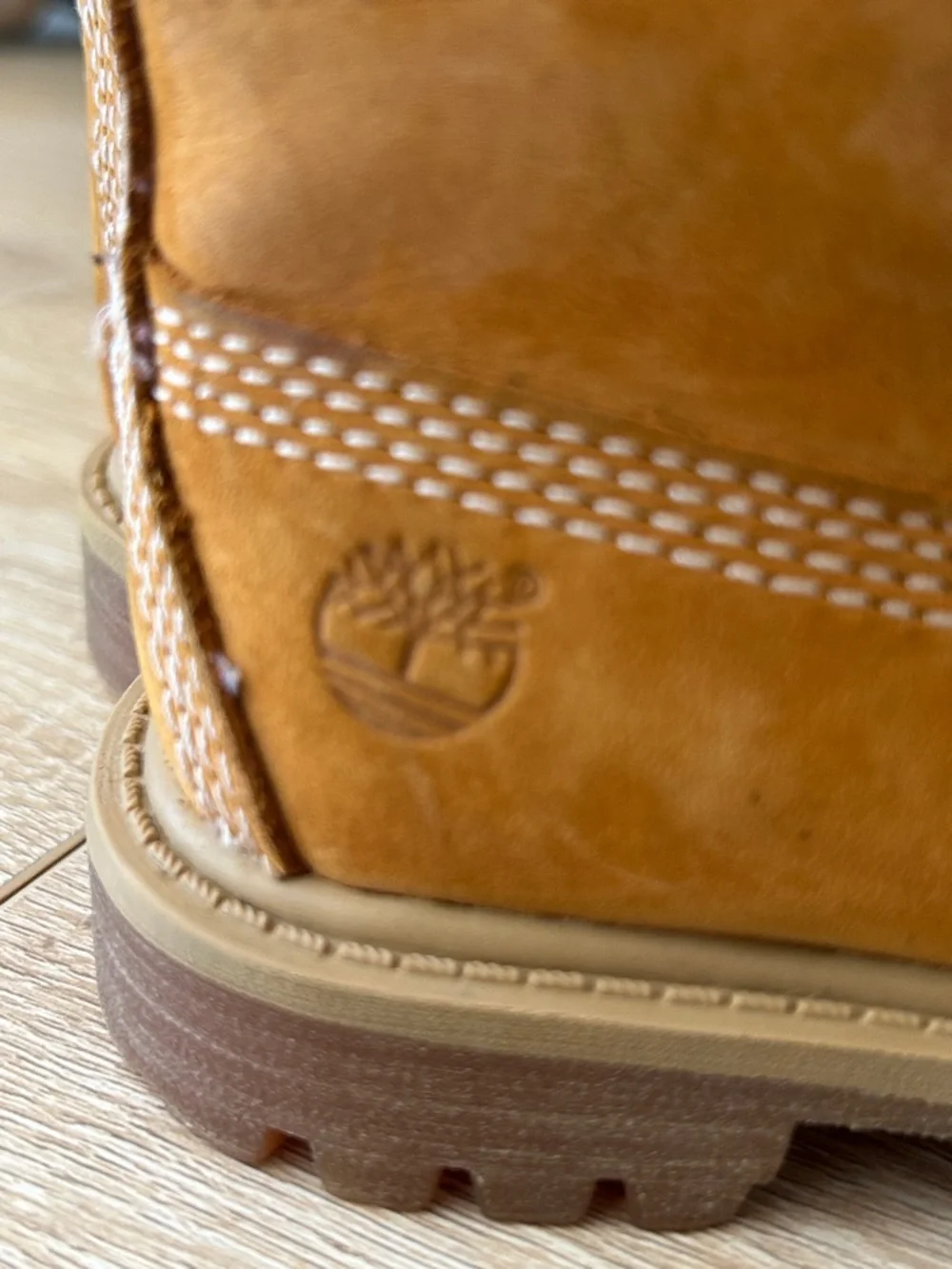 Timberland 6-Inch Premium Waterproof Boots - PrimaLoft 200g Insulation - 6